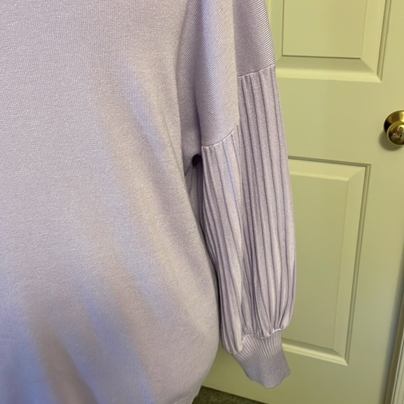 Beautiful lilac colored Calvin Klein lightweight sweater - Picture 4 of 5